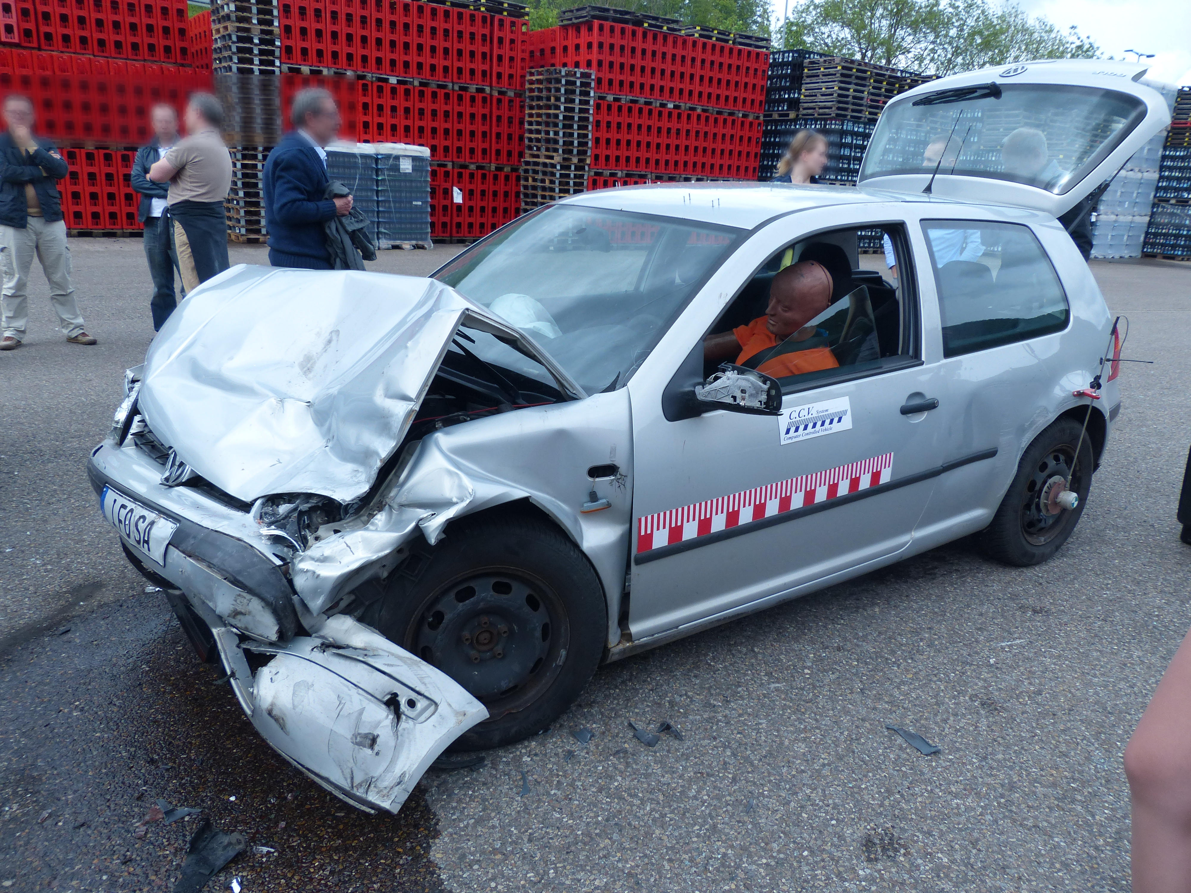 Unfall Crash Auto beschädigt